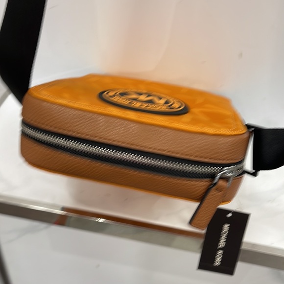 Michael Kors Kent Flight Bag Crossbody Honey Comb - Picture 7 of 16